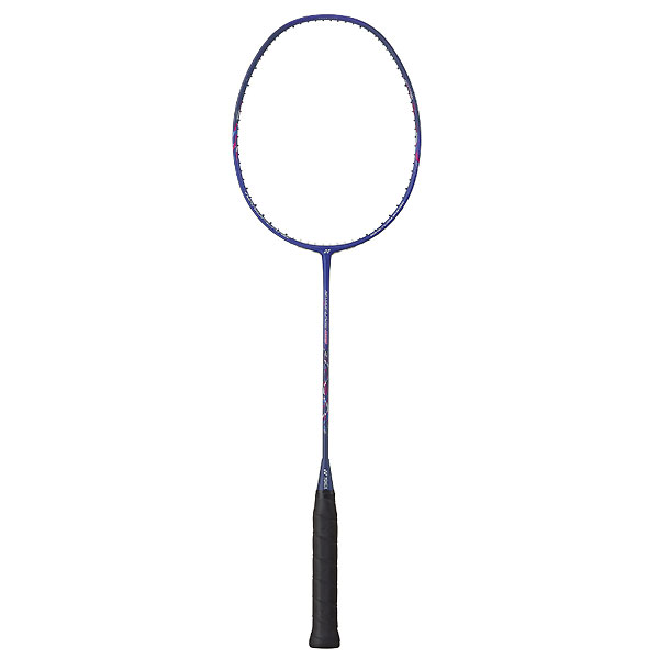 メーカー Yonex（ヨネックス） カテゴリー バドミントン 分類 ラケット 商品名 Yonex（ヨネックス）　NF400 751 バドミントン　ラケット　ナノフレア 400（フレームのみ） ディープパープル 24FW 品番 YY-NF400-751 カラー・仕様・サイズ カラー：751（ディープパープル） 素材フレーム：高弾性カーボン/M40X/高弾性カーボンシャフト：高弾性カーボンジョイント：内蔵T型ジョイント グリップサイズ：4U5/4U6 長さ：10mm longer 推奨張力：18-23（lbs） 仕様：日本バドミントン協会検定合格品 付属品：専用ケース付 生産国：日本製 商品説明 抜群の操作性とシャトルの楽な飛びを実現。※ラケットの画像につきましては、使用イメージとしてガットを張った状態で撮影しています。実際の本製品はフレームのみの状態ですのでご注意ください。 　 　 　 　 　 　 　 　 ※この商品のカラーは、 751（ディープパープル） となります。