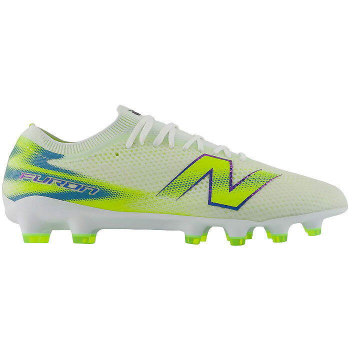 メーカー ニューバランス カテゴリー サッカー 分類 スパイク 商品名 ニューバランス（new balance）　UF2H3HT2E　サッカー　スパイク　Furon Pro HG/AG V9 26FW 品番 NBJ-UF2H3HT2E カラー・仕様・サイズ カラー：WHITE×ALKALINE GREEN 素材アッパー：合成繊維/合成樹脂アウトソール：合成樹脂底 シューズ：2E（標準） 対象：メンズ・ユニセックス 生産国：ベトナム製 商品説明 圧倒的な軽さが特長のストライカー向けスピードモデル。ライトウェイトエンジニアードメッシュアッパーがさらなる軽さとフィット感を実現。履き口まわりのHypoknitとセントラルレーシングが、着脱のしやすさと足との一体感を提供。安定性と剛性を兼ね備えたHGプレートと多方向TPUスタッドが、ハードグラウンドでの機動性を確保。 　 　 　 　 　 　 　 　 ※この商品のカラーは、 WHITE×ALKALINE GREEN となります。