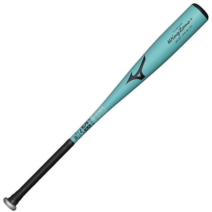 メーカー ミズノ（MIZUNO） カテゴリー 野球 分類 バット 商品名 ミズノ（MIZUNO）　1CJMRA0383 25　野球　バット　軟式用　金属製 ウィングゾーン プラス ミドル 83cm 26AW 品番 MZ-1CJMRA0383-25 カラー・仕様・サイズ カラー：25（ヒスイ） 長さ：約83cm 最大径：平均68mm 重量：670g平均 素材：超々ジュラルミン バランス：ミドルバランス 対象：軟式用 生産国：中国製 商品説明 超々ジュラルミン仕様のオーソドックスなタイプ。高校軟式野球使用可。 　 　 　 　 　 　 　 　 ※この商品のカラーは、 25（ヒスイ） となります。