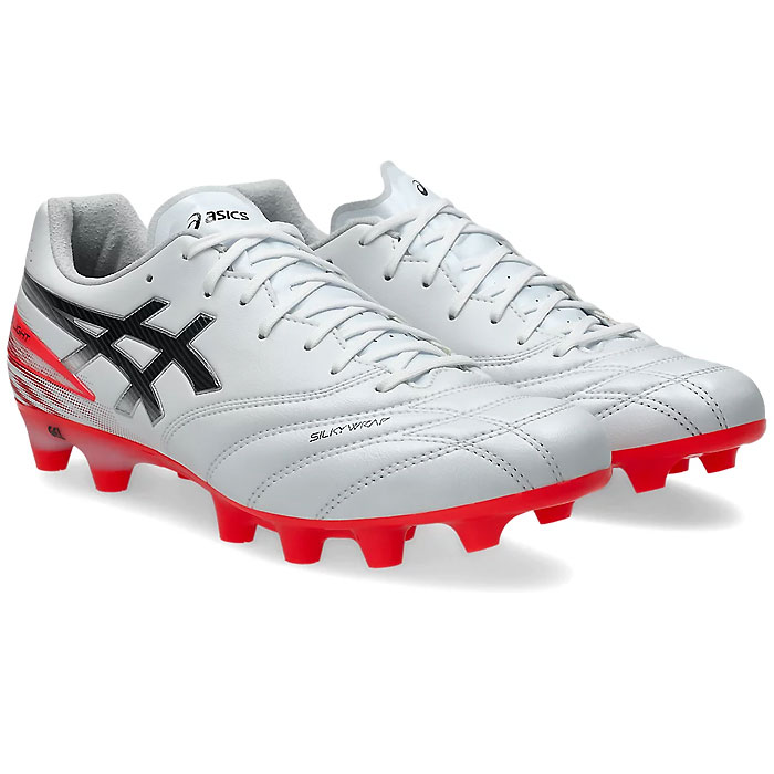 メーカー asics（アシックス） カテゴリー サッカー 分類 スパイク 商品名 asics（アシックス）　1103A122 102　サッカー　スパイク　DS LIGHT ディーエスライト PRO WIDE 26AW 品番 AS-1103A122-102 カラー・仕様・サイズ カラー：102（White×Flash Red） 素材アッパー：人工皮革/合成樹脂アウトソール：合成底インナーソール：合成樹脂（取替式） シューズ幅：WIDE 対応グラウンド：土・天然芝・ロングパイル人工芝グラウンド 対象：メンズ・ユニセックス 生産国：ベトナム製 商品説明 フィット感の追求で進化したGELテクノロジー搭載のDS LIGHT上位モデル。このスパイクは、DS LIGHT X-FLY 6と同様のフィット感をもち、パフォーマンスの向上をサポートします。アッパー前足部にSILKYWRAPを採用し、優れたフィット感を追求。さらに、fuzeGELテクノロジーが、ストップやスタート時の衝撃を軽減し、長時間のプレーでも足への負担を軽減するよう設計されています。 　 　 　 　 　 　 　 　 ※この商品のカラーは、 102（White×Flash Red） となります。