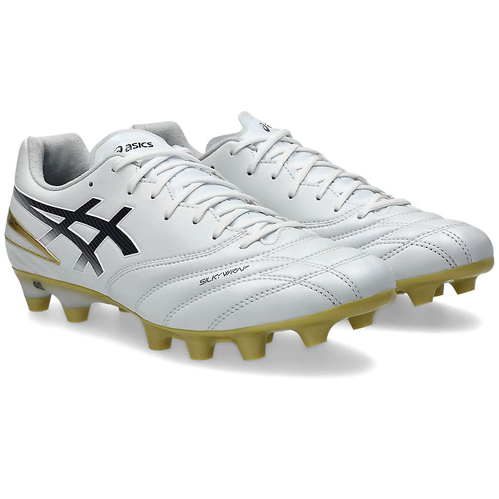 メーカー asics（アシックス） カテゴリー サッカー 分類 スパイク 商品名 asics（アシックス）　1103A122 103　サッカー　スパイク　DS LIGHT ディーエスライト PRO WIDE 26AW 品番 AS-1103A122-103 カラー・仕様・サイズ カラー：103（White×Midnight） 素材アッパー：人工皮革/合成樹脂アウトソール：合成底インナーソール：合成樹脂（取替式） シューズ幅：WIDE 対応グラウンド：土・天然芝・ロングパイル人工芝グラウンド 対象：メンズ・ユニセックス 生産国：ベトナム製 商品説明 フィット感の追求で進化したGELテクノロジー搭載のDS LIGHT上位モデル。このスパイクは、DS LIGHT X-FLY 6と同様のフィット感をもち、パフォーマンスの向上をサポートします。アッパー前足部にSILKYWRAPを採用し、優れたフィット感を追求。さらに、fuzeGELテクノロジーが、ストップやスタート時の衝撃を軽減し、長時間のプレーでも足への負担を軽減するよう設計されています。 　 　 　 　 　 　 　 　 ※この商品のカラーは、 103（White×Midnight） となります。