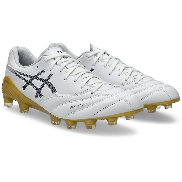 メーカー asics（アシックス） カテゴリー サッカー 分類 スパイク 商品名 asics（アシックス）　1101A076 103　サッカー　スパイク　DS LIGHT ディーエスライト X-FLY 6 26AW 品番 AS-1101A076-103 カラー・仕様・サイズ カラー：103（White×Midnight） 素材アッパー：人工皮革/合成樹脂アウター：合成底インナーソール：合成樹脂（取替式） シューズ幅：STANDARD 対応グラウンド：土・天然芝・ロングパイル人工芝グラウンド 対象：メンズ・ユニセックス 生産国：ベトナム製 商品説明 柔軟性と耐久性に優れた素材「SILKYWRAP」をアッパー前足部に採用。かかとをしっかりと支えるためにヒールカウンター一体型のソールを採用。かかとに体重がかかったときにも適切にホールド。フィット感を高めるため、3D 縫製技術を採用し、シュータンにはやわらかい人工スエードとスポンジ素材を使用。 　 　 　 　 　 　 　 　 ※この商品のカラーは、 103（White×Midnight） となります。