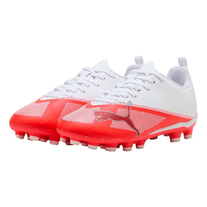 メーカー PUMA（プーマ） カテゴリー サッカー 分類 スパイク 商品名 PUMA（プーマ）　109165 01　サッカー　ジュニア スパイク　ULTRA ウルトラ 7 プレイ HG/AG ＋MID　26Q3 品番 PJ-109165-01 カラー・仕様・サイズ カラー：01（ウルトラレッド×プーマブラック×プーマホワイト） 素材アッパー：人工皮革/合成樹脂アウトソール：合成樹脂底 対応グラウンド：天然芝・ハードグラウンド・ロングパイル人工芝グラウンド 対象：ジュニア 生産国：ベトナム製 商品説明 ミッドソールにクッション性の高いEVA素材を搭載し、お子様の足を優しくサポートしてくれます。方向転換時に足を安定させるPWRTAPEサポートフレーム、アウトソールは軽量でありながら耐久性が高く、土のグラウンドで最適なトラクションを発揮するよう設計されています。 　 　 　 　 　 　 　 　 ※この商品のカラーは、 01（ウルトラレッド×プーマブラック×プーマホワイト） となります。