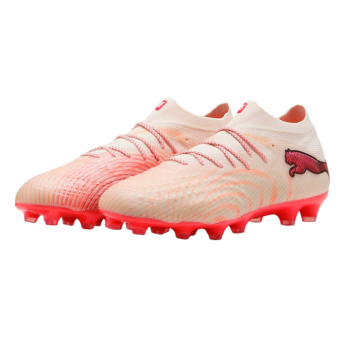 メーカー PUMA（プーマ） カテゴリー サッカー 分類 スパイク 商品名 PUMA（プーマ）　109204 01　サッカー　スパイク　FUTURE フューチャー 9 アルティメット HG/AG 26Q3 品番 PJ-109204-01 カラー・仕様・サイズ カラー：01（シュガードアーモンド×プーマホワイト×ウルトラレッド×プーマブラック） 素材アッパー：合成繊維/合成樹脂アウトソール：合成樹脂底 対応グラウンド：ハードグラウンド/人工芝 対象：メンズ・ユニセックス 生産国：ベトナム製 商品説明 アッパーには、足の動きに柔軟に追従するエンジニアードニットとFUZIONFITテクノロジーを採用。さらに、軽量かつ高強度なPWRTAPEが足全体をしっかりホールドし、急加速や方向転換、素早い切り返し時にも安定したフィット感を提供します。 　 　 　 　 　 　 　 　 ※この商品のカラーは、 01（シュガードアーモンド×プーマホワイト×ウルトラレッド×プーマブラック） となります。
