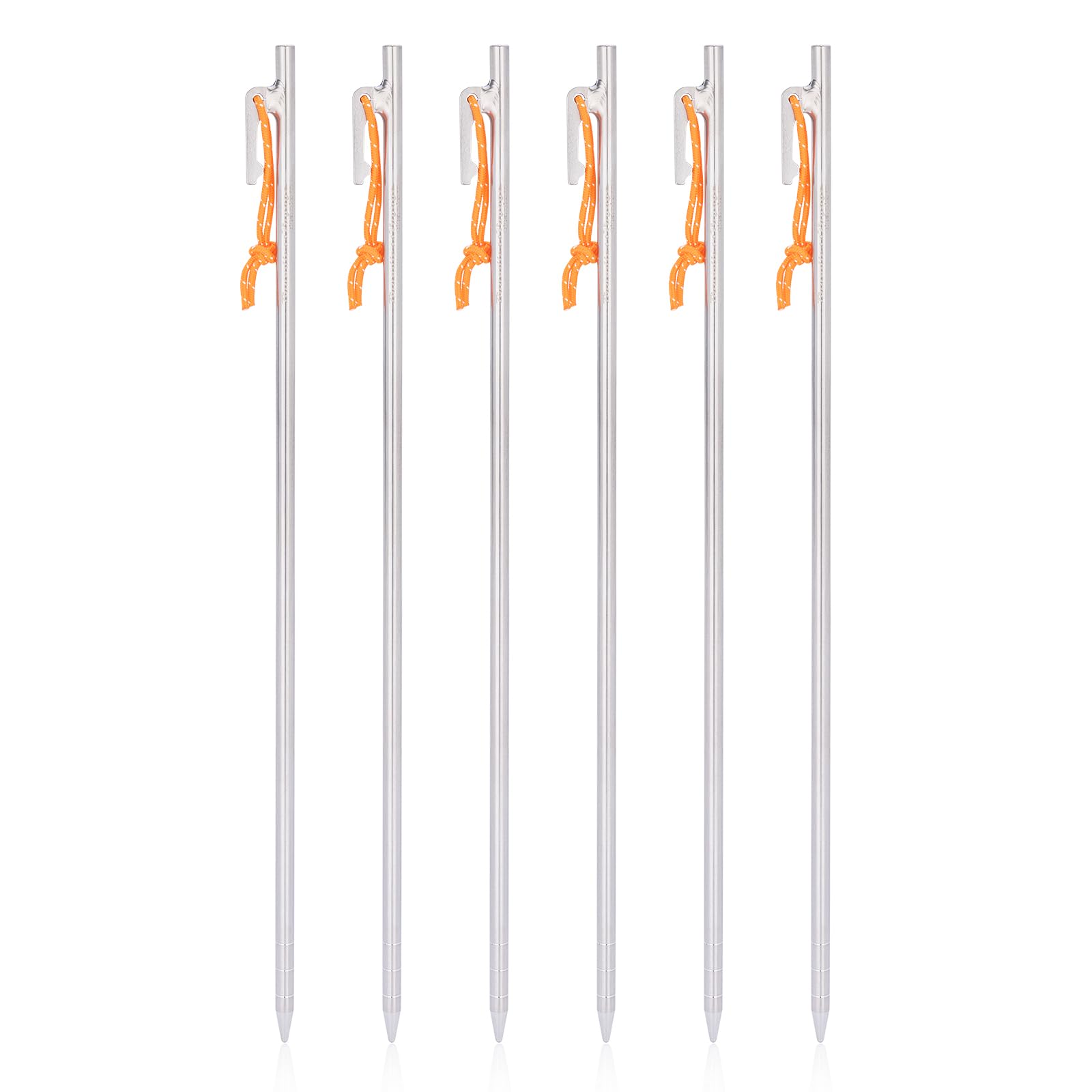 【製品仕様】： 材質：チタン合金、サイズ：長さ40cm x 直径8mm?重量(約)：93g/本、【セット内容】 チタン製ペグ（40cmペグ）×6本、収納袋x1点軽量で強度のあるチタン製ペグ】：チタン合金製で軽量かつ高強度で、曲げたり折れたりしにくく、繰り返し使用可能。鍛造ペグと同等の強度を保ちつつ、重さはその半分から3分の1にもなります。【サビに強い】 ： チタン製ペグなので海水でも錆びにくく、雨の日も安心して使える！ 地面から抜いてさっと土を落とすだけでそのまま収納しても錆びてくることはありません。【打ち込みやすい】： ペグ先端は鋭角なので地面に差し込みやすい! また、円柱形のヘッド形状だからこそ。ハンマーで叩く際に滑りにくいので、打撃力を確実にポディに伝えます。土?砂浜?芝生など、地面に左右されず打ち込むことが可能に。【デザインと機能性】： ペグ頭部にはロープを通す穴があり、持ち運びが便利で、紛失を防きます。ペグヘッド部分はU字型デザインで引き出す作業がより簡単になります。【反射材ロープ付き】：オレンジ色の反射材ロープ付きで夜間でもペグ位置が一目瞭然。暗闇での転倒事故防止に加え、撤収作業もスムーズに。【どんなシーンにも対応可能】：柔らかい地面、硬い地面、砂利の地面など、あらゆるサイトで幅広く使えます。設営後も強めの風が吹いていましたがビクともせず、安定した抵抗力でテント?タープをしっかりと保持してくれます。【軽量で持ち運びが簡単】： 軽量で複数持ちをしても、負担にならない重さなので登山や旅行先でのキャンプのお供におすすめです！専用の収納ケースでよりコンパクトに持ち運びが可能です！