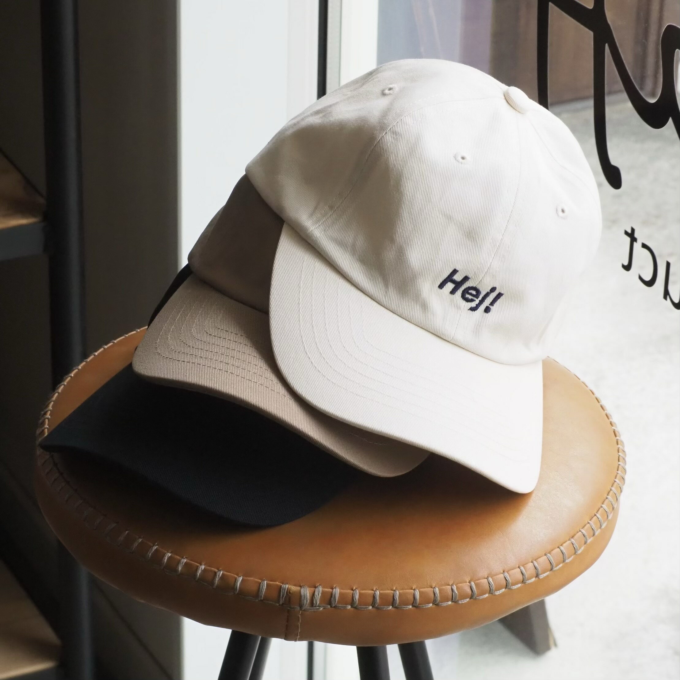 amne/"Hej!" CAP全3色