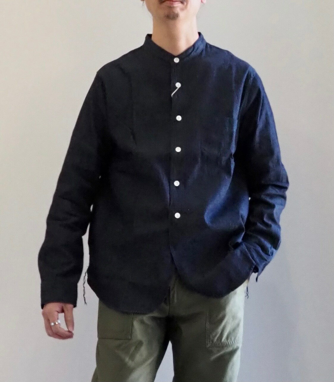 【イギリス軍バンドカラーシャツから着想】F.O.B factory(エフオービーファクトリー)/DENIM BAND COLLAR SHIRT/メンズ/シャツ/デニム/日本製/【おすすめ】