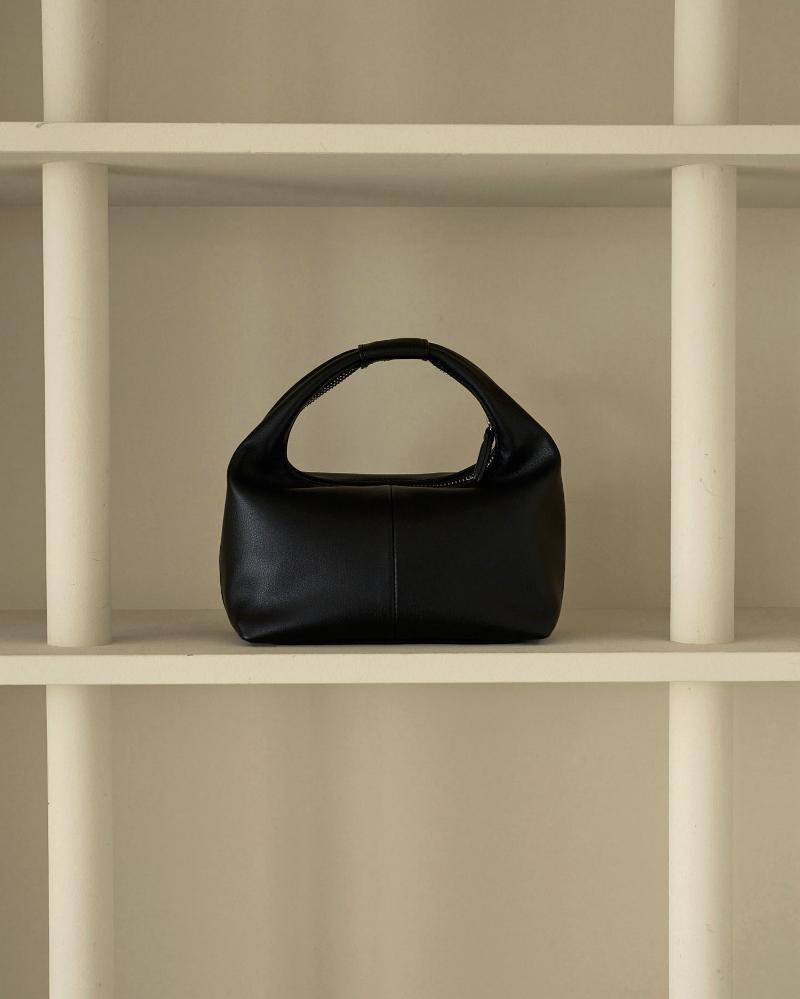 *予約販売 anukeアンヌーク 2026 Pre Fall Onehandle Leather Bag 6262100（2枚目）