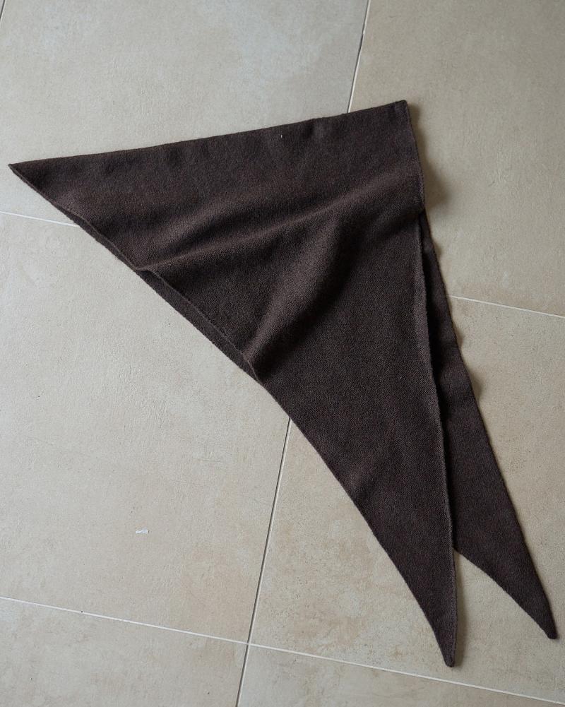 *予約販売 anukeアンヌーク 2026 Pre Fall Knit Triangle Scarf 62621013 （1枚目）
