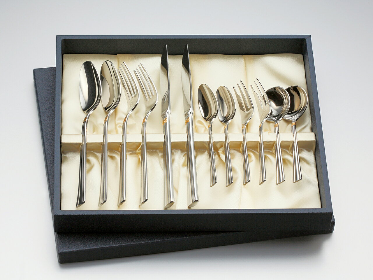 ラッキーウッド　エメラルド・金彩シリーズ　12pc.ディナーセット　LUCKYWOODのサムネイル