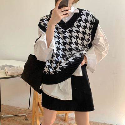 ニット ベスト チョッキ 千鳥格子 3色 薄手 春 秋 レディース Vネック ノースリーブ オシャレ 送料無料 個性的 お洒落 かわいい ガーリー 着回し 重ね着 シンプル カジュアル ラフ 総柄 黒 ブラック 白 ホワイト ブルー 水色 小顔