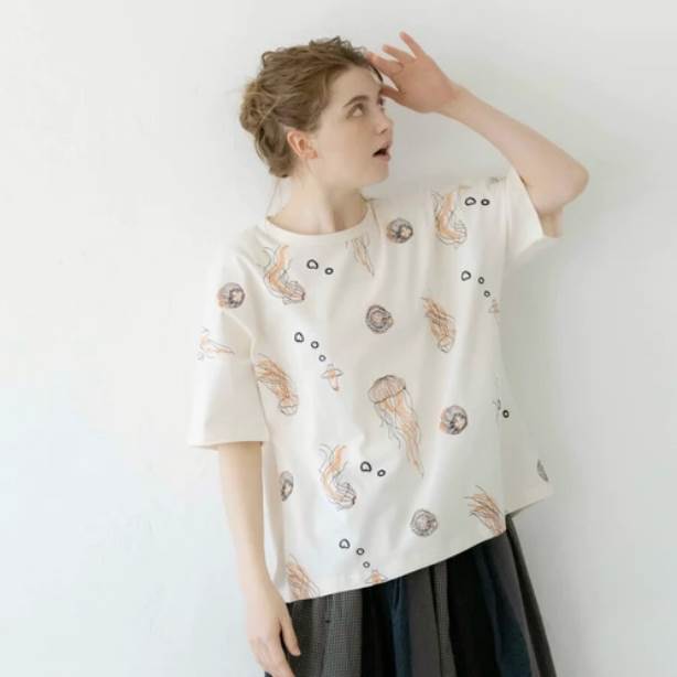 トップス レディース Tシャツ カットソー プルオーバー 5分袖 五分袖 ドロップショルダー 刺繍 クルーネック ラウンドネック ゆったり ルーズ シンプル カジュアル 大人 おしゃれ お洒落 かわいい 大人可愛い 大人女子 こなれ感 ラフ 抜け感 存在感 キュート ラブリーのサムネイル