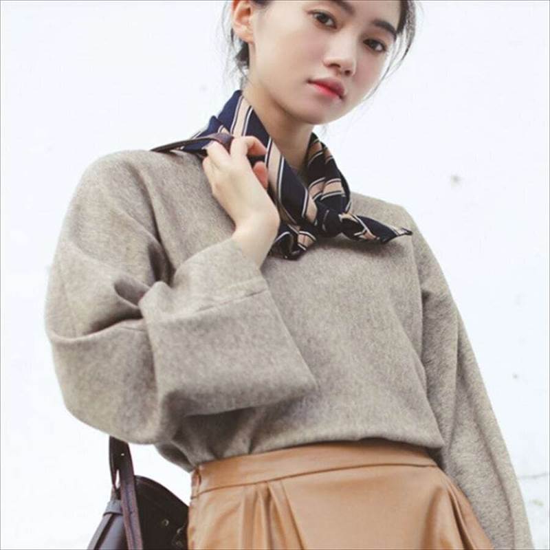 Boat Neck - トップス レディース ニットセーター プルオーバー ボートネック 長袖 萌袖 フレア袖 Aライン 大人可愛い シンプル カジュアル ベーシック おしゃれ お洒落 大人女子 上品 かっこいい こなれ感 抜け感 存在感 ワンサイズ フリーサイズ ベージュ ブラック 黒 無地 秋 冬 10代
