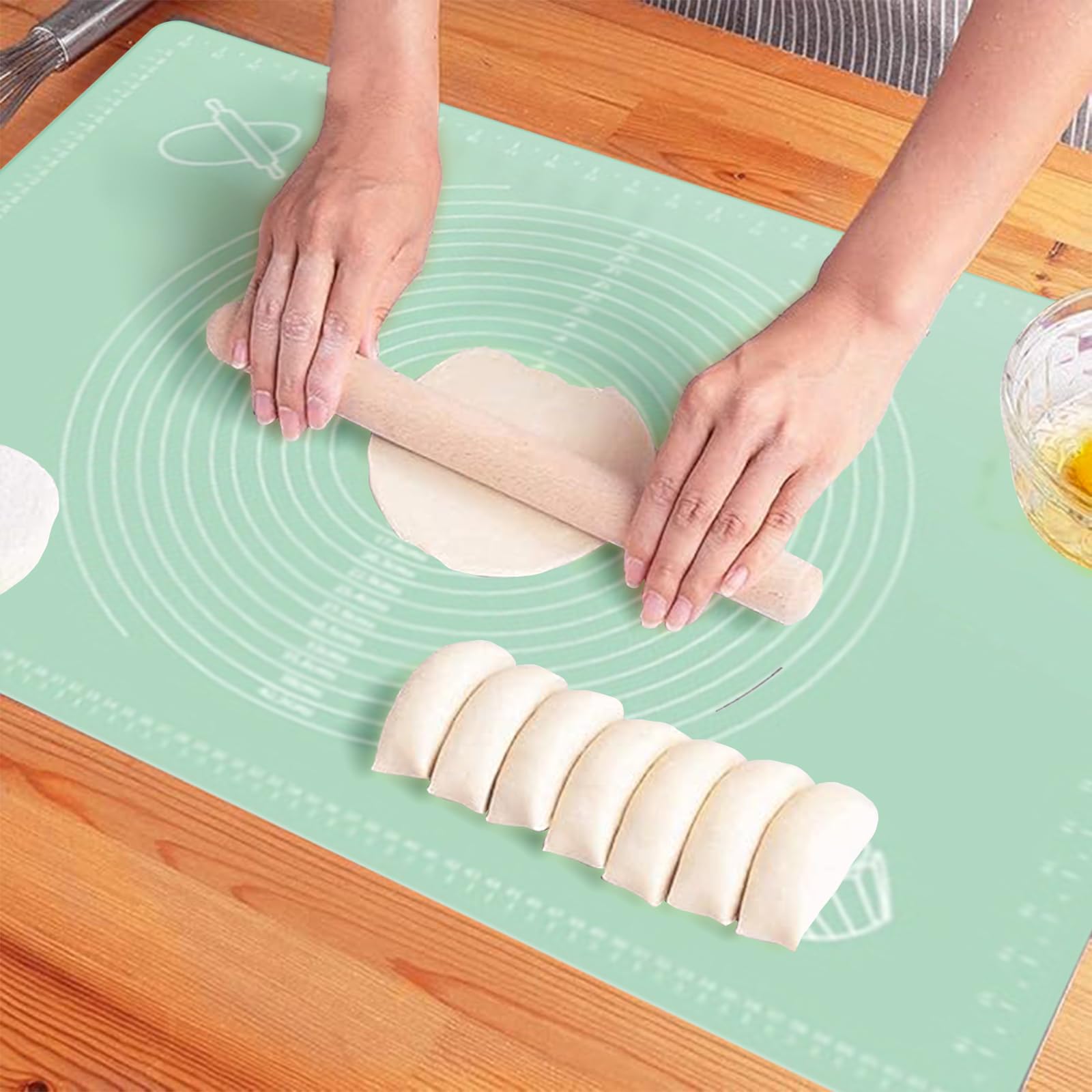 【送料無料】雲見 クッキングマット パンマット 30×40cm 製菓マット 食品級シリコーン パンこねマット 目盛り付き 耐熱 ペストリーボード 繰り返し使用可能 洗濯可能 ぱん パン作り パンこね台 調理台保護マット 製菓道具