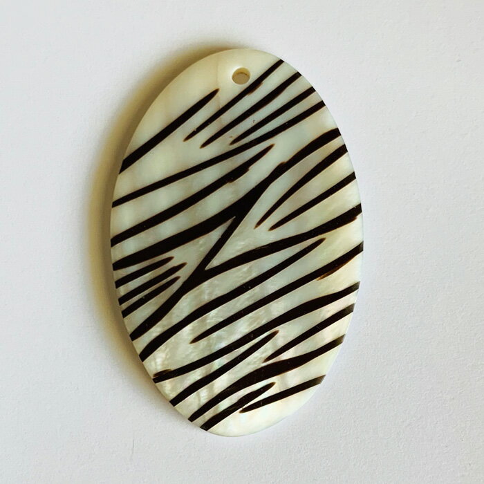 マカビビシェル　オーバル ペンダント 28x42mmチャーム アクセサリーパーツ