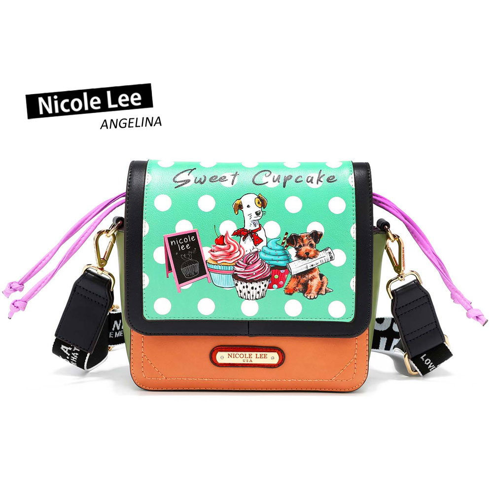 リー 数量限定 NICOLE LEE ニコールリー CPD16310 レディース パステルドット柄 スクエアショルダーバッグ 春夏秋冬 ビーガンレザー ヴィーガン 30代 40代 20代 サステナブル SDGs CUPCAKE DOG バッグインバッグ ポーチ 巾着 ロゴショルダー 犬