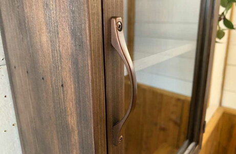 コレクションケース透明ガラス扉ブロンズ取手二段棚29x13x44cmアンティークブラウン壁掛け木製ひのきハンドメイドオーダーメイド1134626