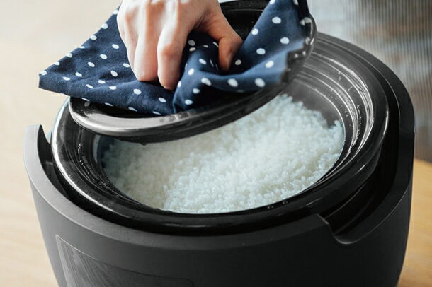 この春大注目!土鍋をすっぽり入れた炊飯器「かまどさん電気」で炊く白米が美味しすぎる