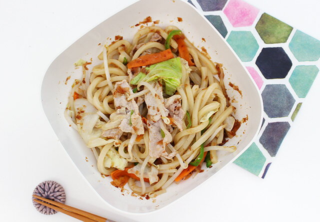 冷凍うどん活用レシピ「レンジで作る焼きうどん&たらこうどん」