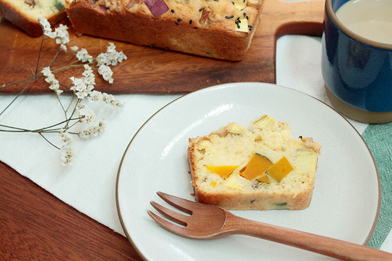 秋の味覚がゴロゴロ!ホットケーキミックスで作る「サツマイモとカボチャのパウンドケーキ」