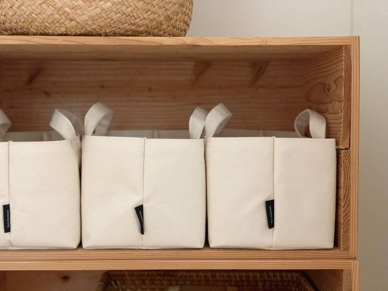 リビングで使いたい場所多発!やみつきになるトート収納。「目隠しできる帆布素材の収納トート」