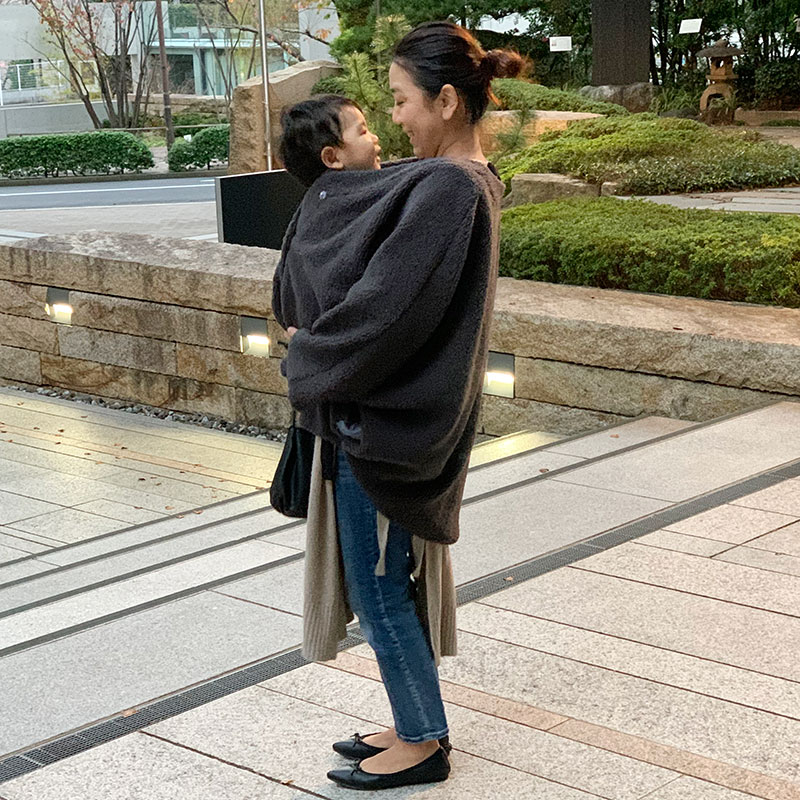ベビーの防寒対策どうしてる?ちょっとお出かけに断然使える!「ママポンチョ」