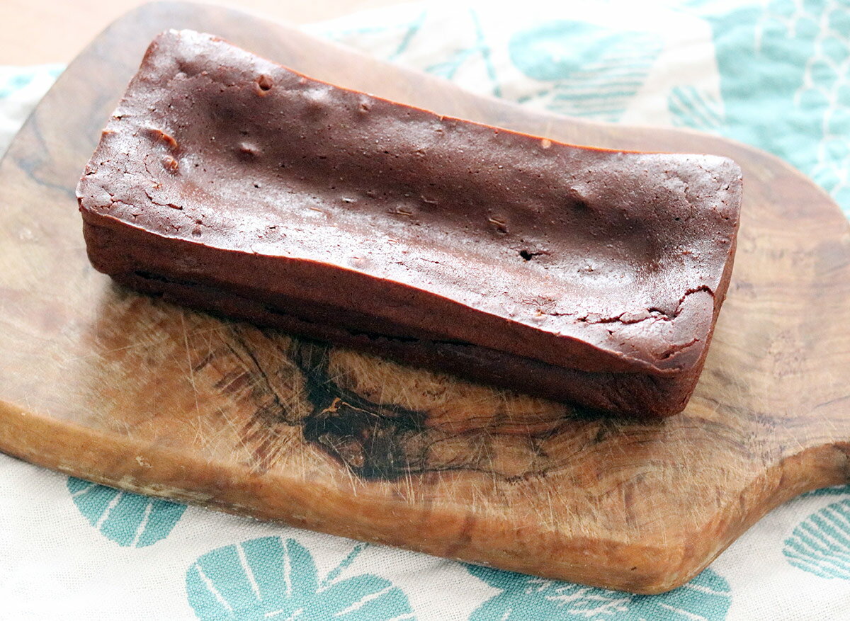 おうちバレンタインを楽しもう!メレンゲなし、混ぜて焼くだけ「生チョコ風ガトーショコラ」