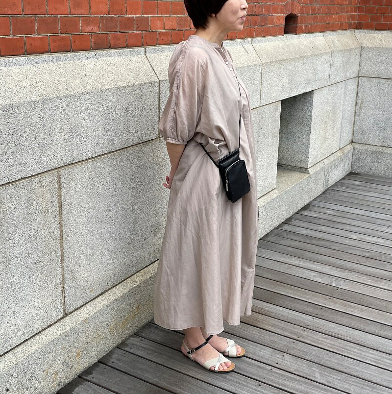 この夏のアンジェ2大リラックスワンピース 素材 着丈を徹底比較 スタッフコーディネート アンジェ日々のコラム この夏のアンジェ2大リラックスワンピース 素材 着丈を徹底比較 スタッフコーディネート アンジェ日々のコラム