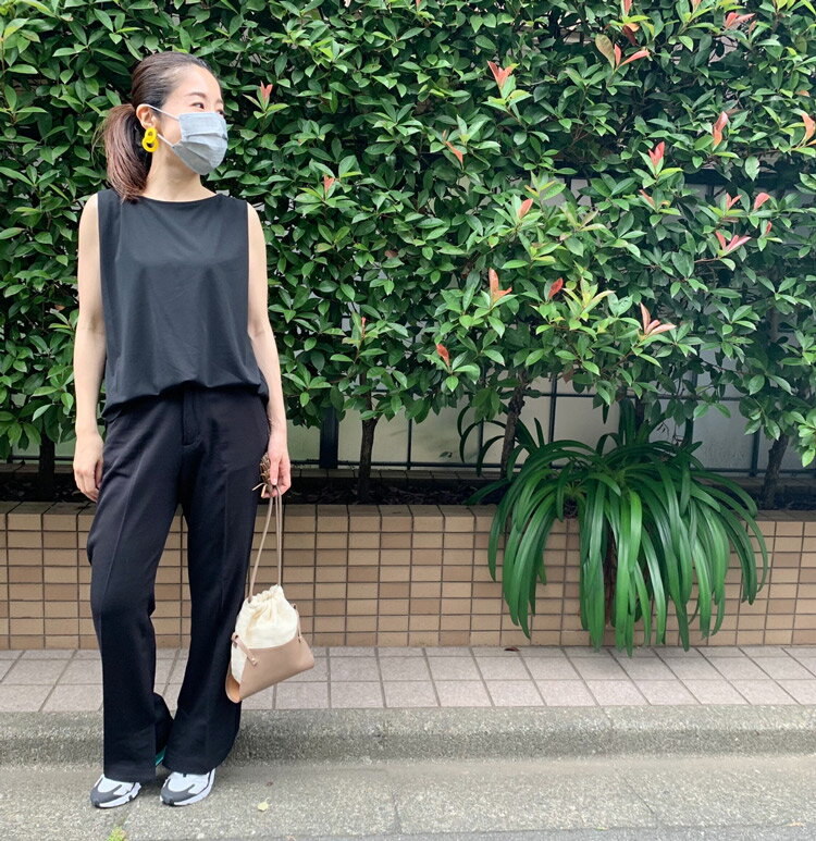 夏のブラックコーデの仕上げに 涼しげな印象の2way巾着バッグ アンジェ日々のコラム 夏のブラックコーデの仕上げに 涼しげな印象の2way巾着バッグ アンジェ日々のコラム