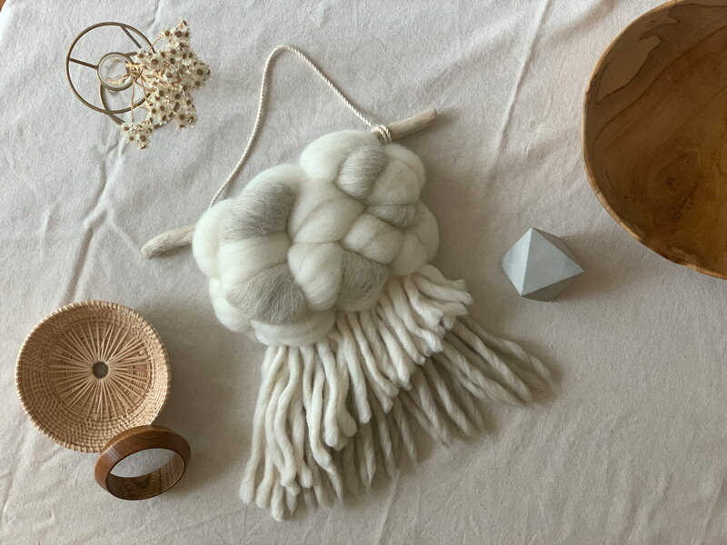 coya」羊毛タペストリーを迎えて、日常のひとコマにしあわせを