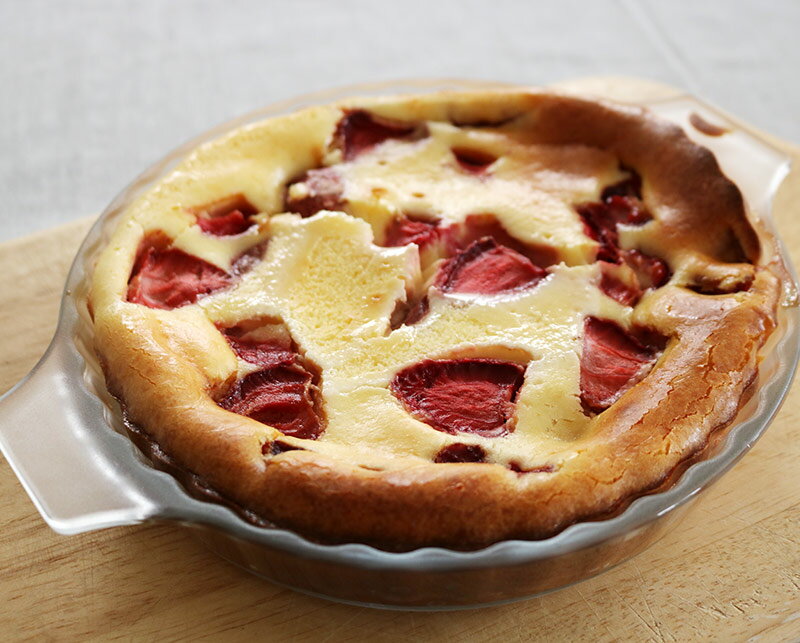 バレンタインに作ろう!苺トッピングで甘酸っぱい「ホワイトチョコチーズケーキ」