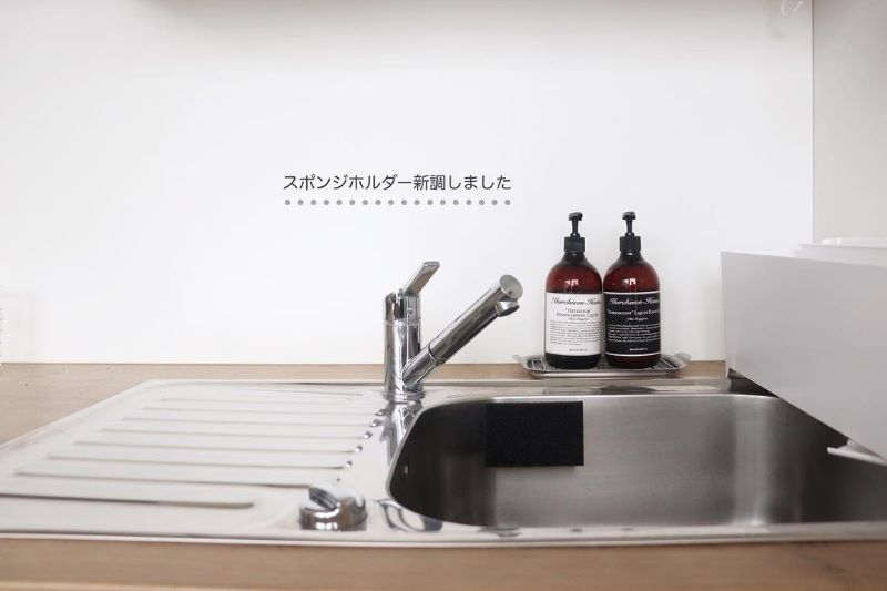 清潔＆スッキリ！シンクの景観も整う「浮かせるスポンジホルダー