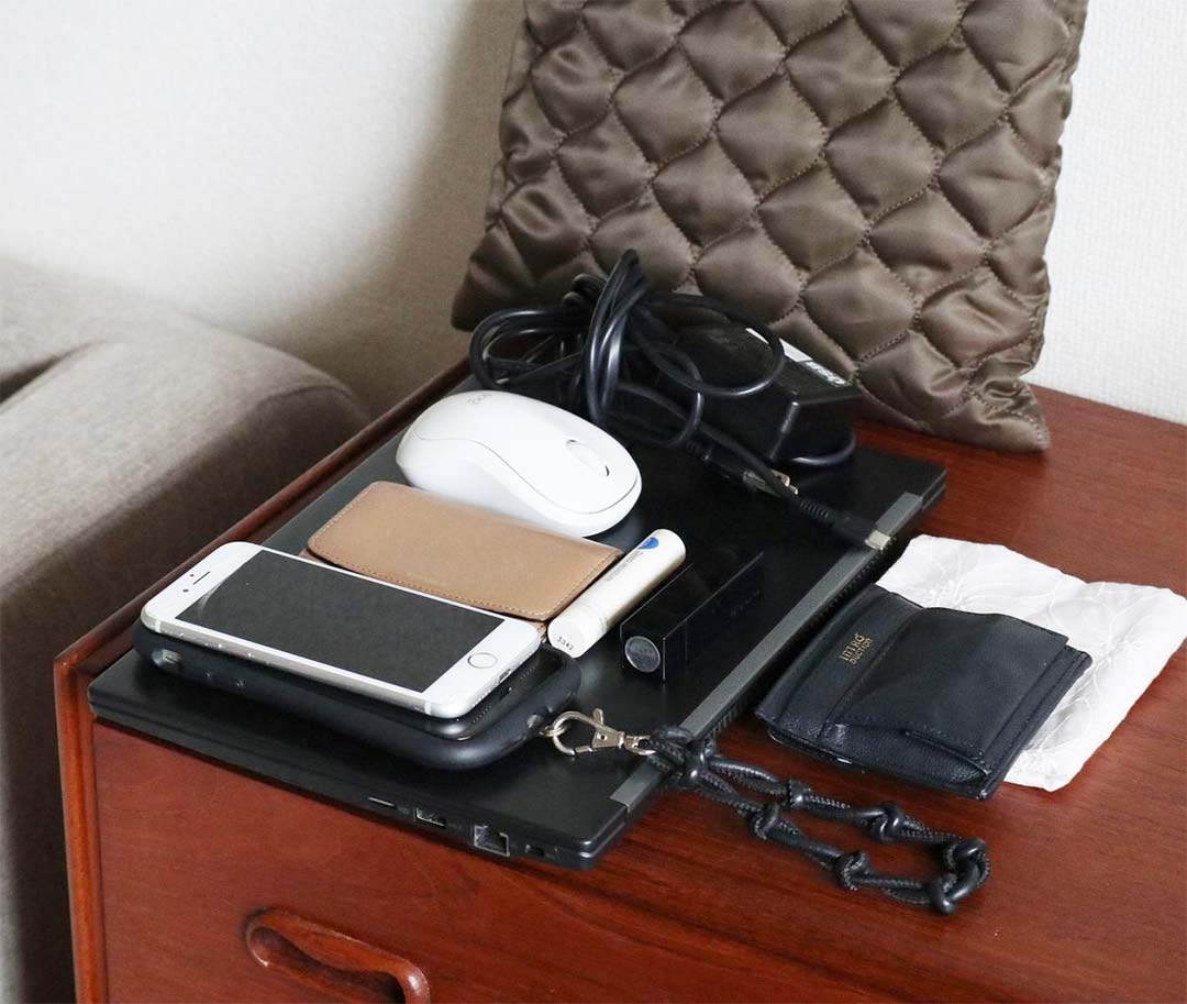 まさに理想のサイズ感!ノートPCをスマートに持ち歩き。通勤コーデを格上げする「魅せサブバッグ」