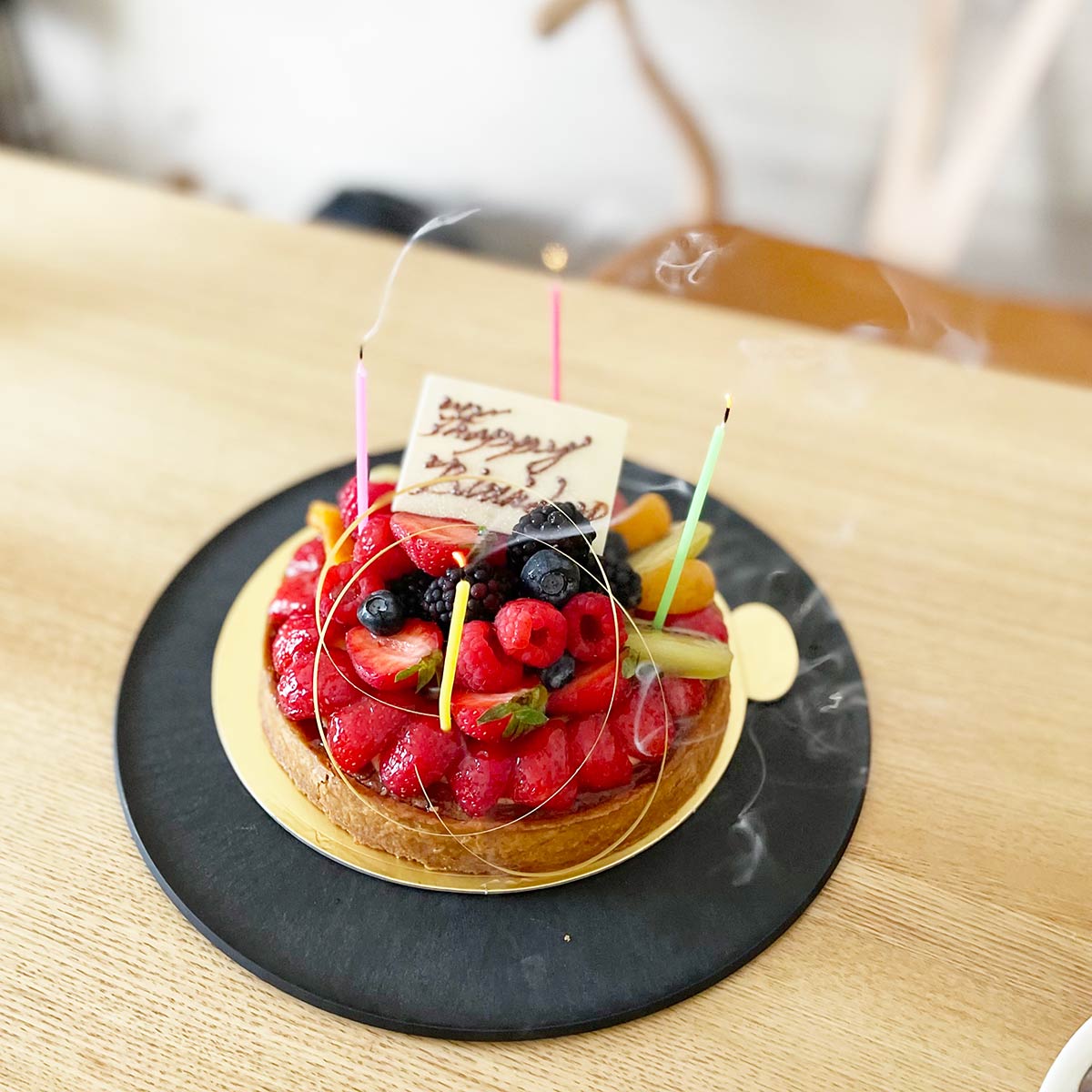 ホールケーキ」を乗せるお皿問題これで解決！まな板になるお皿「チョッ