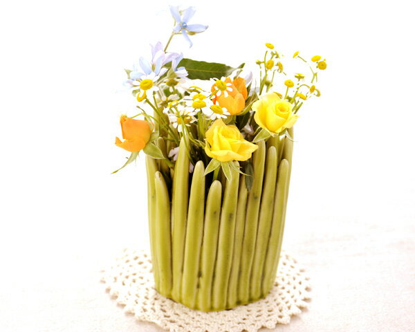 花瓶自体が野草のデザイン！ラフな雰囲気でお花を飾れるnormann COPENHAGENのフラワーベース