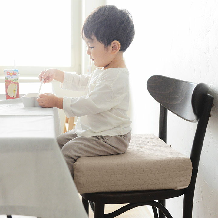 食べこぼし対策 Vs インテリアどっちも妥協しない 今人気の イブル ５選 アンジェ日々のコラム