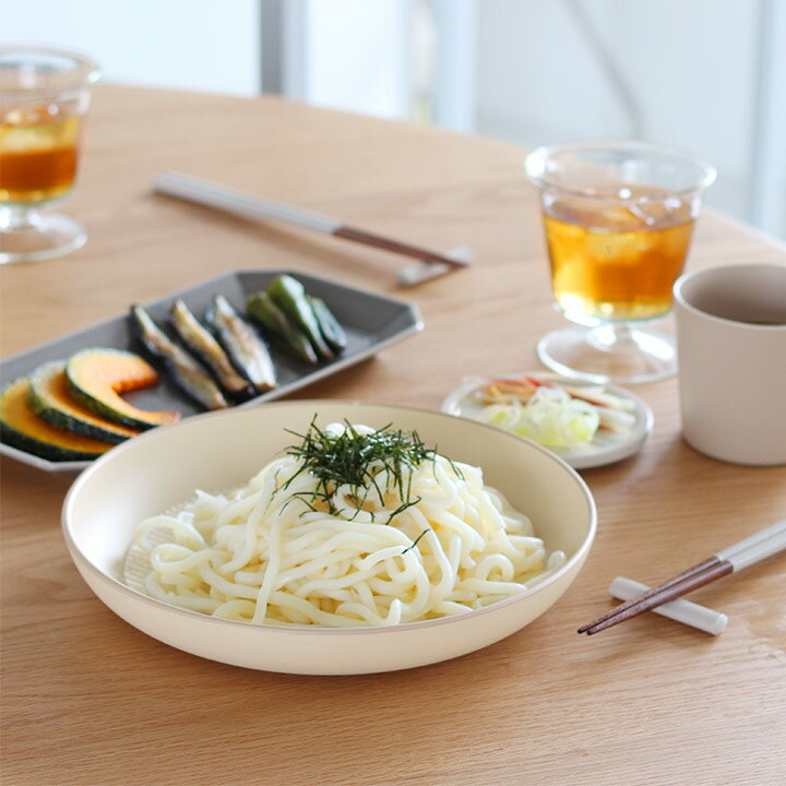 そば皿 21cm 丸皿 シンプル 樹脂 蕎麦皿 ざるそば うどん 皿 お皿 食器 丈夫 軽い 蕎麦 そば 天ぷら プラスチック製 日本製 おしゃれ 来客用 電子レンジ＆食洗機が使える そば皿 すのこ付 プレート／bon moment ボンモマン 2