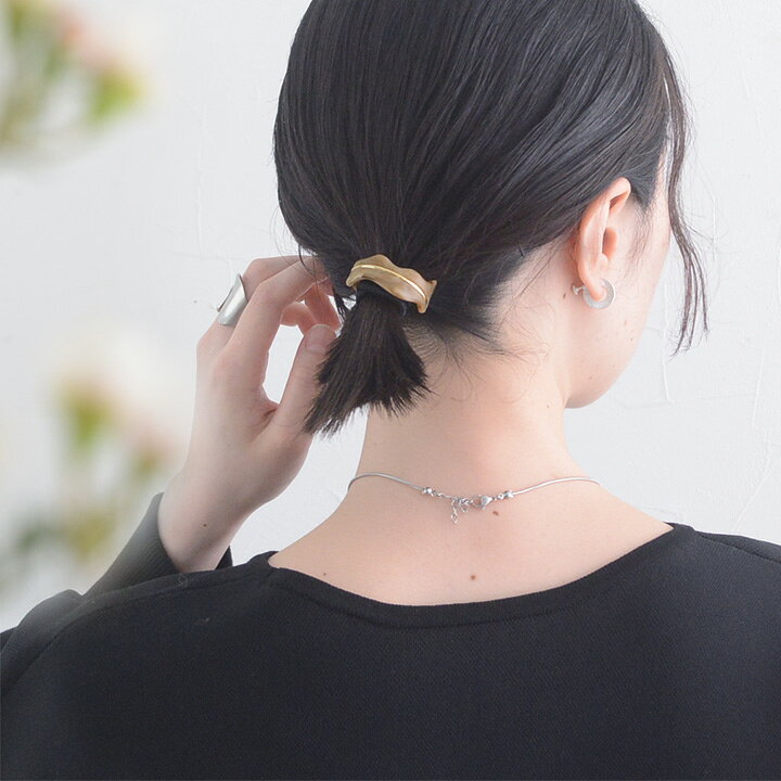ヘアゴム マーブル 結ぶだけの簡単アレンジ マーブル×メタルラインモチーフで上品...
