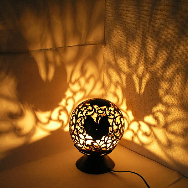 ココナッツのアートランプ 丸型 ハイビスカス [直径約15cm] おしゃれな 変わった テーブル ランプ フロアー ライト フットライト アジアン 雑貨 バリ 雑貨 タイ 雑貨 アジアン インテリア【autumn_D1810】 [2]