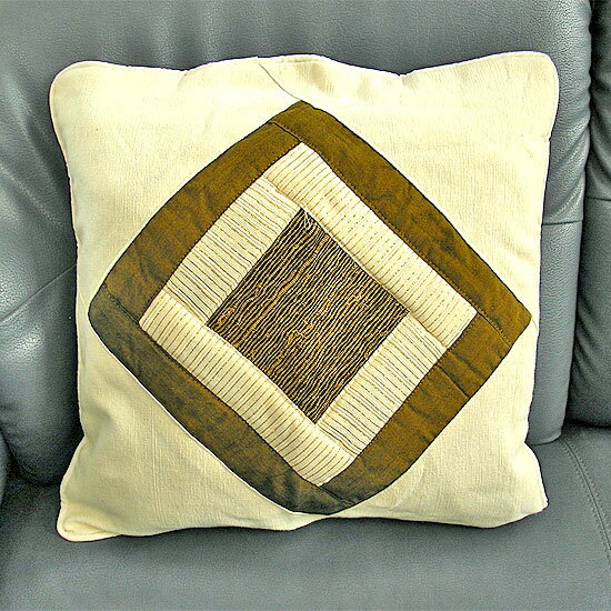 サンダルウッドのクッションカバーオフホワイトE カーキ色40角[40x40cm] アジアン 雑貨 バリ 雑貨 タイ 雑貨 アジアン インテリア【ゆうパケット対応】