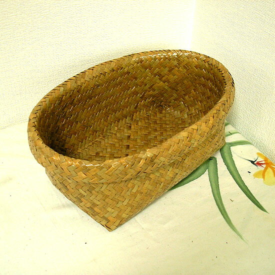 カチュー水草の編み込みカゴ　収納　楕円・底浅　ナチュラル　Sサイズ[縦外寸約30cm]【収納 ボックス】 アジアン 雑貨 バリ 雑貨 タイ 雑貨 アジアン インテリア
