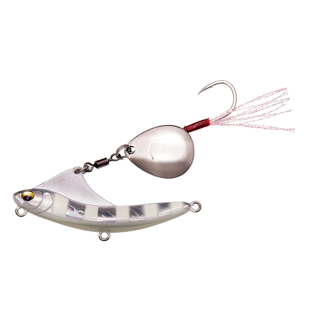 世界中の海を席巻する大人気のマキッパシリーズから、手軽に底釣りが楽しめる「ソコッパ」が登場 ！ 使い方は、あまりにも簡単。「底を取って巻くだけ」です。ソコッパは、海底からあらゆる魚を惹き寄せる、ボトムの釣りに特化したメガバス独自のキャスティング・ブレードベイトです。立ち上がりに優れた低重心ボディと背中に装着されたブレードフックは、根掛かりを徹底回避。根掛かりが多発する岩礁帯やゴロタサーフなど、通常のスピンテールジグなどがスタックしやすい難関フィールドで活躍。ブレードアタックも釣果へと変えるブレードフックシステム（PAT.）は、マキッパオリジナルと同様、触れアタリを確実な釣果へと変えるメガバス独自のシステム。ソコッパはとことんゆっくり引いてアピールできるため、通常のルアーアクションを追い切れないヒラメ、マゴチなどのフラットフィッシュ、キジハタ、アカハタなどのハタ類、カサゴ、ソイ、アイナメからクロダイに至るまで、底を意識したあらゆる魚種に効果てきめん。底釣りをもっと手軽に爆釣するための、ソコッパならではの楽釣アイテムです。●Weight : 40g