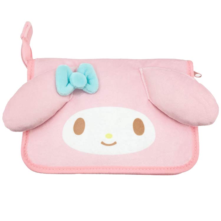 商品仕様【サイズ】約H21×W15×D1cm【素材】ポリエステル【仕様特長】内側には収納ポケットがついていてカードや文具などの収納に便利！【生産国】中国特記事項※画像はあくまでも商品イメージになります。実際の商品と色や仕様が異なる場合がありますので、予め御了承ください。 ※メーカー希望小売価格はメーカーカタログに基づいて掲載しています。