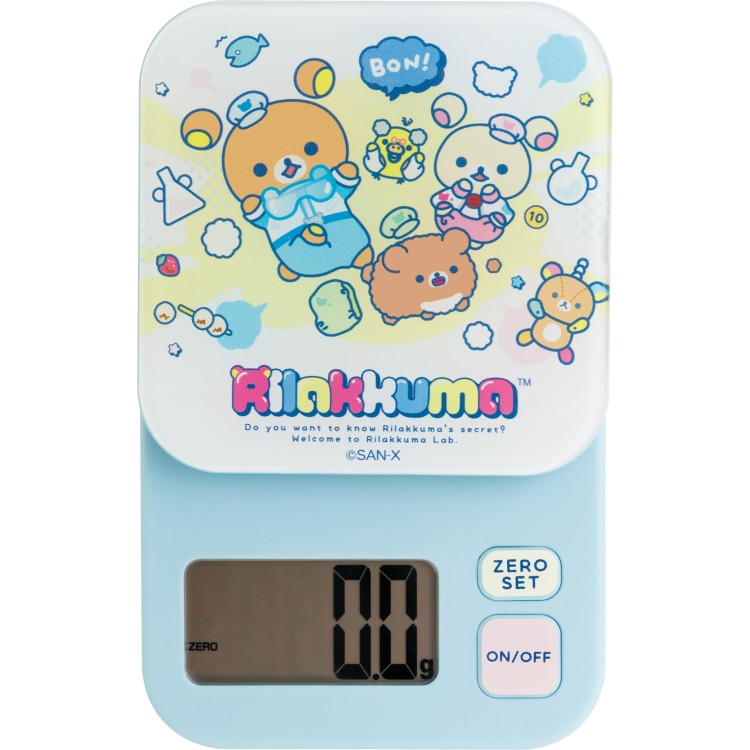 商品仕様リラックマたちのひみつにせまるリラックマラボが誕生!? 近未来的でトレンド感のあるデザインがポイントの『リラックマラボ』シリーズです☆ ワクワクがいっぱいのリラックマラボをのぞいてみませんか？ 【サイズ】約175×110×30mm 【素材】耐衝撃性ポリスチレン、アクリル樹脂 【仕様】単4乾電池2個付（動作確認用）、保証書付 【生産国】中国 【特長】 　キッチンで大活躍のかわいいデジタルスケール！ 　操作しやすい大きなボタン♪ 　見やすい大画面表示で計量も簡単♪ 　0.1g単位で最大2kgまで計ることができるよ！特記事項※画像はあくまでも商品イメージになります。実際の商品と色や仕様が異なる場合がありますので、予め御了承ください。 ※メーカー希望小売価格はメーカーカタログに基づいて掲載しています。