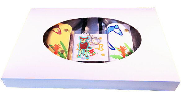 商品説明箱サイズ 横約20cm × 縦約30cm × 厚さ約2.5cmセット商品 本革　キーケース 2点アクリル キーリング 1点 ●配送方法代金引換をご利用の場合別途代引き料金\210がかかります。&nbsp; オカピー モカ 令和ちゃん&nbsp; セット! コンパクト な箱入りです&nbsp;&nbsp;オカピー スカイ 令和ちゃん&nbsp; セット! キーリング 大事に かわいい 台紙入ってます&nbsp;本革　オカピー キーケース ホワイト。フレッシュな初夏向きです&nbsp;本革　オカピー キーケース ライトオレンジ！パステルカラーの服装にもピッタリ。&nbsp; オカピー キーケース 後面です　スナップをはずすとオカピーの全身イラスト。めずらしいオリジナルキーケースです&nbsp;中面はホワイト 4連キー コンパクト に持ち歩けます　ベビー&nbsp; モカ 令和ちゃん の キーリング。アクリル 透明感 が素敵　後ろ姿もキラキラ かわいいです　ベビー&nbsp; スカイ 令和ちゃん キーリング　ビビットな ピンク おしゃれです　記念 タグ をつけてお送りします　ギフト用ラッピングいたします　写真はピンクリボン&nbsp;ギフト用ラッピングいたします　写真はマリンリボン