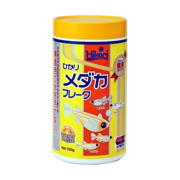 キョーリン ひかり メダカフレーク 230g 小さなメダカも大きなメダカも食べやすい、細かいフレークタイプです。 メダカの習性を考えた、水に浮きやすく食べやすい形状です。 人工着色料を一切使用していませんので、長い間透明な飼育水を保ちます。 色揚げ成分のカロチノイドを配合。 メダカの健康を考え、植物質原料を豊富に配合しました。 ---原材料--- フィッシュミール、大豆粕、でんぷん類、糟糠類、小麦粉、グルテンミール、乳化剤、濃縮アルファルファ、ビール酵母、カロチノイド、ガーリック、アミノ酸(L-グルタミン酸ナトリウム）、ビタミン類（A、 D3、 E、 K、 塩化コリン、 C、 B5、 B2、 B1、 B6、 B3、 葉酸、 ビオチン ）、ミネラル類（Fe、 Mg、 Zn、 Mn、 Co、 I、 P) ---成分--- 粗タンパク質42.0％以上,粗脂肪3.0％以上,粗繊維5.0％以下,粗灰分15.0％以下,水分10.0％以下 リン1.0％以上 ・リニューアルに伴い、商品パッケージ・内容が変更となっており、画像・内容と異なる場合がございます。 ・ご購入いただいたタイミングにより、お品切れの場合がございます。その場合は別途ご連絡させていただきます。