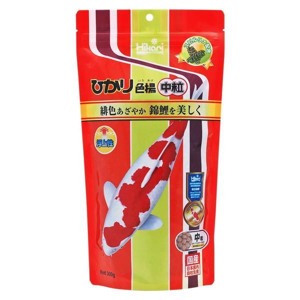 キョーリン ひかり色揚 中粒 300g 錦鯉の緋色を鮮やかにするスピルリナを配合した、完全栄養食。 色揚げ成分スピルリナを配合した色揚げ飼料で、 錦鯉の白地を美しく保ちながら色揚げ効果を発揮します。 ---対象--- 錦鯉（体長約20cm以上） ---原産国--- 日本 ---原材料--- 小麦粉、大豆ミール、フィッシュミール、米ぬか、グルテンミール、ビール酵母、スピルリナ、魚油、ガーリック、海藻粉末、オキアミミール、ビタミン類(塩化コリン,E,C,B5,B2,A,B1,B6,B3,葉酸,D3,ビオチン)、ミネラル類(P,Na,Cl,Fe,Mg,Zn,Mn,Cu,I)、食用色素(赤3,黄4) ---成分--- 蛋白質35％以上、脂肪3.0％以上、粗繊維5.0％以下、水分10％以下、灰分13％以下、りん1.0％以上 ・リニューアルに伴い、商品パッケージ・内容が変更となっており、画像・内容と異なる場合がございます。 ・ご購入いただいたタイミングにより、お品切れの場合がございます。その場合は別途ご連絡させていただきます。