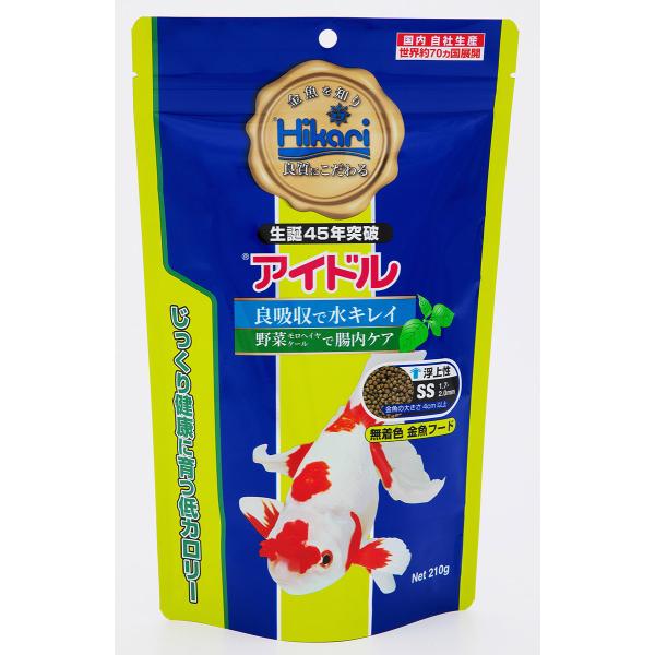 キョーリン アイドル 210g 金魚を健康に美しく育てる モロヘイヤとケールを配合。植物質を好む金魚の食性に配慮。 ---対象--- 金魚（大きさ4cm以上） ---原産国--- 日本 ---原材料--- 小麦粉、とうもろこし、フィッシュミール、大豆ミール、エビミール、グルテンミール、濃縮アルファルファ、ビール酵母、ケール、ガーリック、海藻粉末、モロヘイヤ、ビタミン類(塩化コリン,E,C,イノシトール,B5,B2,A,B1,B6,B3,葉酸,D3,ビオチン)、ミネラル類(P,Na,Cl,Fe,Mg,Zn,Mn,Cu,I) ---成分--- 蛋白質32％以上、脂肪4.0％以上、粗繊維3.0％以下、水分10％以下、灰分12％以下、りん0.7％以上 ・リニューアルに伴い、商品パッケージ・内容が変更となっており、画像・内容と異なる場合がございます。 ・ご購入いただいたタイミングにより、お品切れの場合がございます。その場合は別途ご連絡させていただきます。