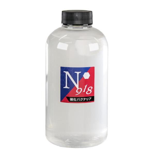 B-blast N918 硝化バクテリア 500ml 独自の培養技術で9属18種の硝化菌を高濃度で配合した高機能バクテリア剤です。 水槽の立ち上げ時、水替え後に添加するだけで 有害なアンモニアや亜硝酸を軽減し、水質を早期に安定させます。 硝化菌の働きやすい環境を作る「バチルス菌」を追加配合することで、 より安定したクリアな水作りを簡単に実現します。 ボトル内に入っている6角柱の物体は、硝化バクテリアが最も着床し易い構造を考え 独自開発した「バイオゲル」というろ過材です。 （消化バクテリアの住処として入れてあります。本品の使用後はろ過器などに移して継続してご使用いただけます。） 同シリーズのろ過材「N918バイオゲル」をご使用いただくことで、 硝化菌をしっかりと着床させてその力を最大限に引き出すことができます。 ---対象--- 淡水魚用 ---原産国--- 日本 ・リニューアルに伴い、商品パッケージ・内容が変更となっており、画像・内容と異なる場合がございます。 ・ご購入いただいたタイミングにより、お品切れの場合がございます。その場合は別途ご連絡させていただきます。