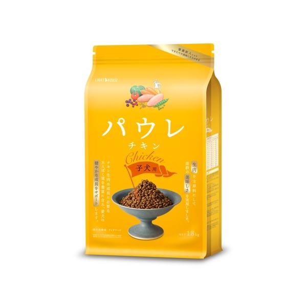 ライトハウス　パウレ 　チキン　子犬用　1．8kg 　　 正規品　全犬種　ドッグフード 成長に大切なたんぱく質を豊富に含み、しっかりとした体づくりをサポートします。 健康な発育に必要な栄養をバランスよく配合し、本来の免疫力を維持します。 妊娠中・授乳中の母犬にも最適です。 ---原産国--- アメリカ ---成分--- たんぱく質　28％以上、脂質　16％以上、粗繊維　5％以下、粗灰分　8．5％以下、水分　10％以下 ---エネルギー--- 約370kcal／100g ---ご注意ー--- 直射日光の当たらない、湿気の少ない涼しいところで保管してください。 季節によって粒の色や大きさに差がある場合がございます。 ・リニューアルに伴い、商品パッケージ・内容が変更となっており、画像・内容と異なる場合がございます。 ・ご購入いただいたタイミングにより、お品切れの場合がございます。その場合は別途ご連絡させていただきます。 パウレは、生肉など厳選された素材で、とっても美味しく仕上がりました。 天然のデンタルケア成分配合で、愛犬の健康を360°サポートします。 ●第一主原料に「生肉・生魚」をたっぷりと使用 新鮮な生肉・生魚を主原料として使用。 素材本来の風味と旨味を一粒にギュッと詰め込むことで、抜群の美味しさを実現しています。 好き嫌いの多いワンちゃんにもオススメです。 生肉は消化に優れ、酵母や食物繊維は腸内の善玉菌を増やします。 健やかな腸内環境をサポートし、気になる便の量や臭いを軽減してくれます。 ●お口の健康に配慮 北大西洋（スウェーデンやノルウェー、デンマークなど）の寒冷地域で育った 天然の海藻「アスコフィラムノドサム」を配合し、毎日の食事で簡単にデンタルケアが可能です。 毎日美味しく噛むことで、歯垢・歯石の蓄積を抑え口臭を軽減します。 効果もしっかり検証済みなのでご安心ください。※子犬用除く ●愛犬の健康をサポート 機能的な野菜やフルーツなどの高品質な原材料を贅沢に使用し、 抜群の美味しさと理想的な栄養バランスで愛犬の健康的な毎日をサポートします。 ---原材料--- チキン生肉、乾燥チキン、挽き割り玄米、挽き割り大麦、挽き割りソルガムきび、えんどう豆たんぱく、鶏脂肪＊、オートミール、乾燥ビートパルプ、乾燥酵母、挽き割り亜麻仁、天然フレーバー、米ぬか、サーモンオイル、乾燥トマト繊維、乾燥カボチャ、乾燥クランベリー、乾燥ニンジン、乾燥ブルーベリー、ミネラル類（食塩、硫酸亜鉛、酸化亜鉛、硫酸鉄、酸化マンガン、硫酸銅、ヨウ素酸カルシウム、亜セレン酸ナトリウム、塩化カリウム、炭酸カルシウム）、ビタミン類（A、B1、B2、B3、B5、B6、B12、D3、E、K、塩化コリン、ビオチン、葉酸）、酸化防止剤（ミックストコフェロール）＊ミックストコフェロールで保存